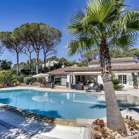 Holiday home Elegant With A Pool