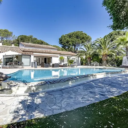 בית נופש Elegant With A Pool Saint-Raphaël