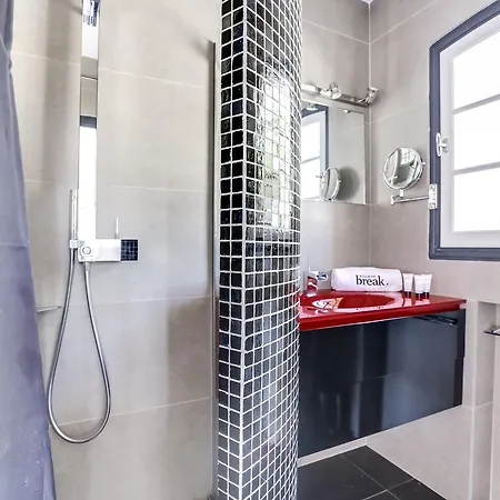 בית נופש Elegant With A Pool