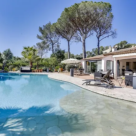 Elegant With A Pool בית נופש